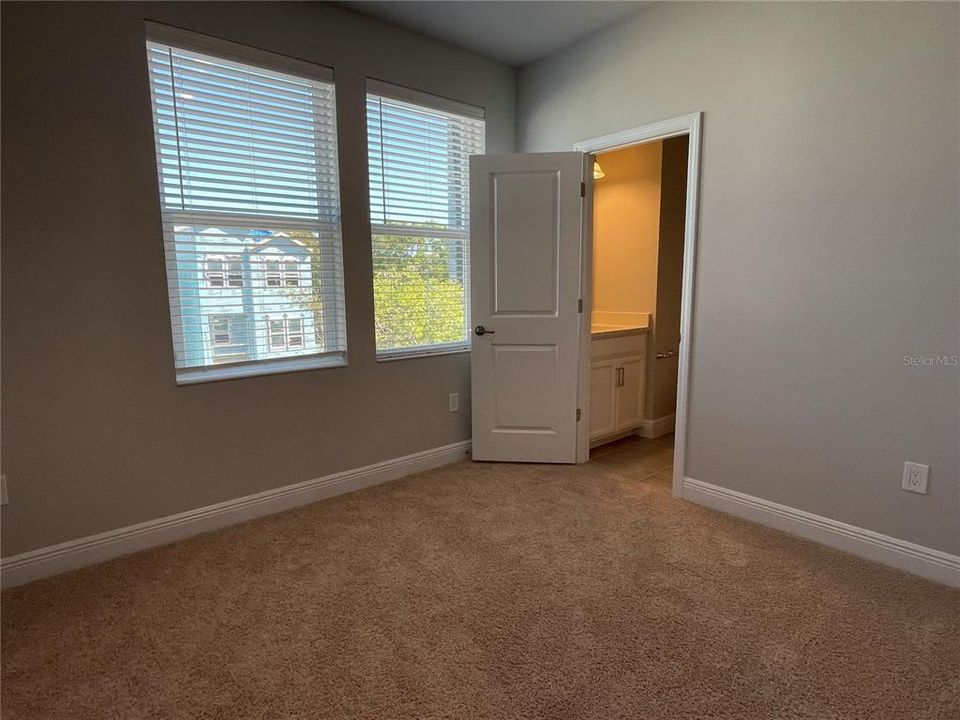 For Rent: $3,600 (3 beds, 3 baths, 2032 Square Feet)