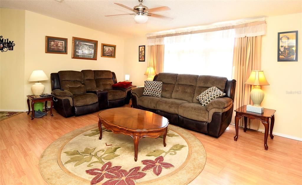 For Sale: $179,000 (2 beds, 2 baths, 1463 Square Feet)