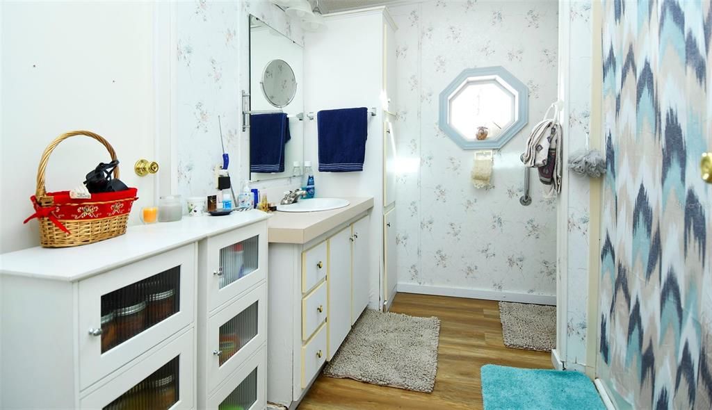 For Sale: $179,000 (2 beds, 2 baths, 1463 Square Feet)