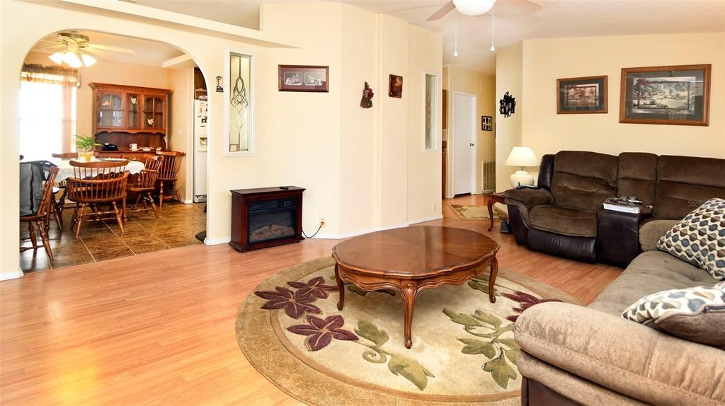 For Sale: $179,000 (2 beds, 2 baths, 1463 Square Feet)