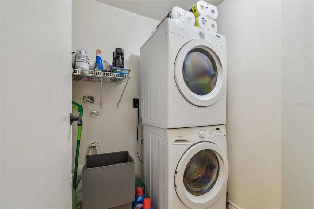 For Sale: $169,000 (2 beds, 2 baths, 915 Square Feet)