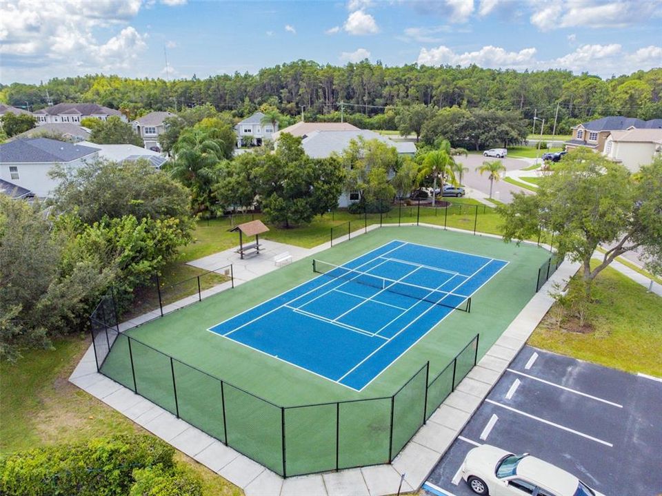 For Sale: $169,000 (2 beds, 2 baths, 915 Square Feet)