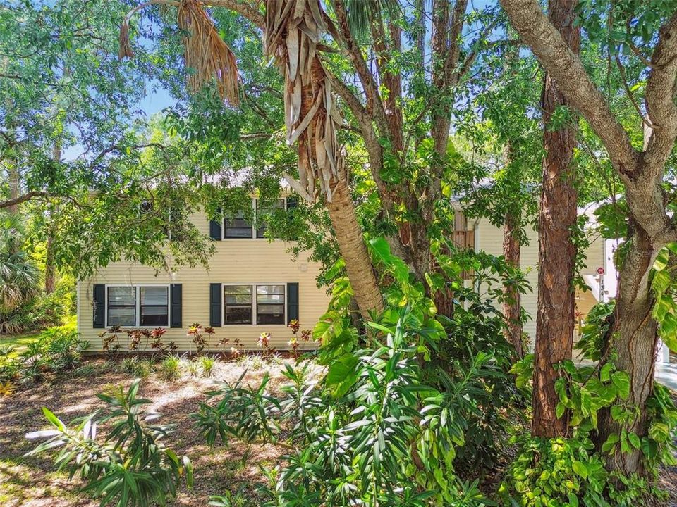 For Sale: $169,000 (2 beds, 2 baths, 915 Square Feet)