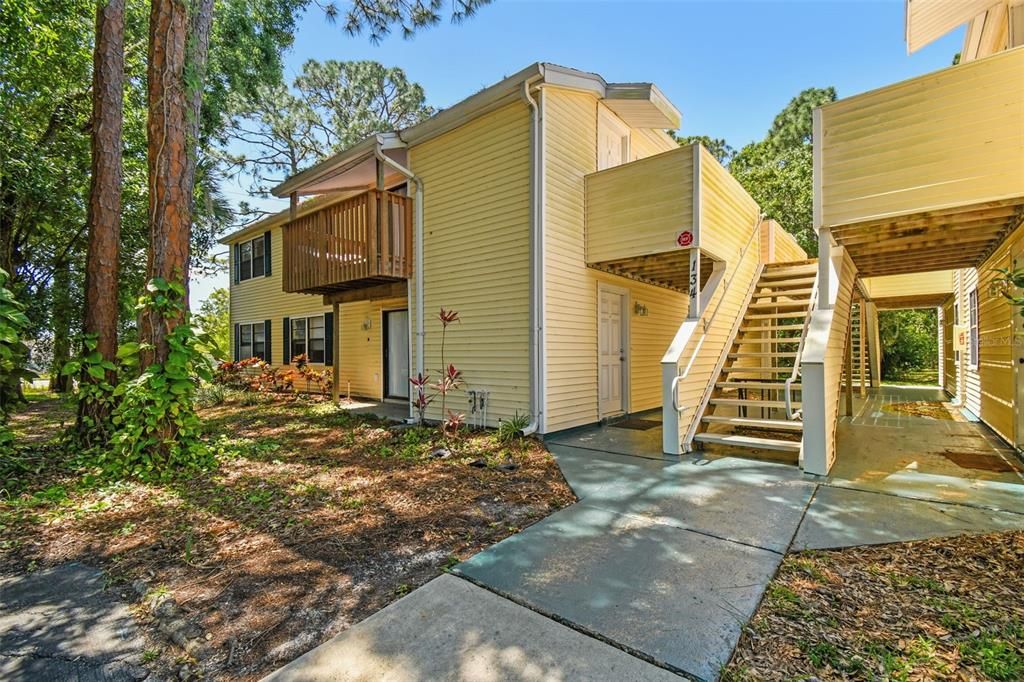 For Sale: $169,000 (2 beds, 2 baths, 915 Square Feet)