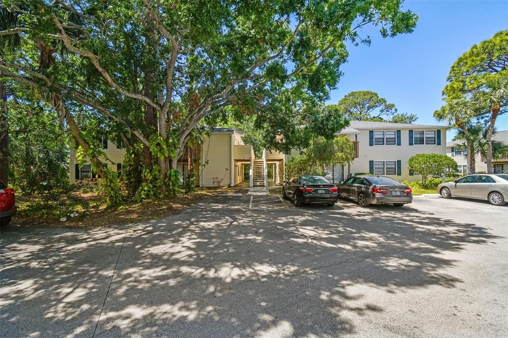 For Sale: $169,000 (2 beds, 2 baths, 915 Square Feet)