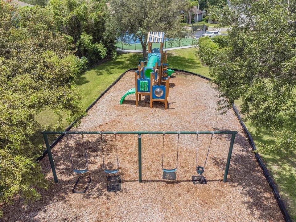 For Sale: $169,000 (2 beds, 2 baths, 915 Square Feet)