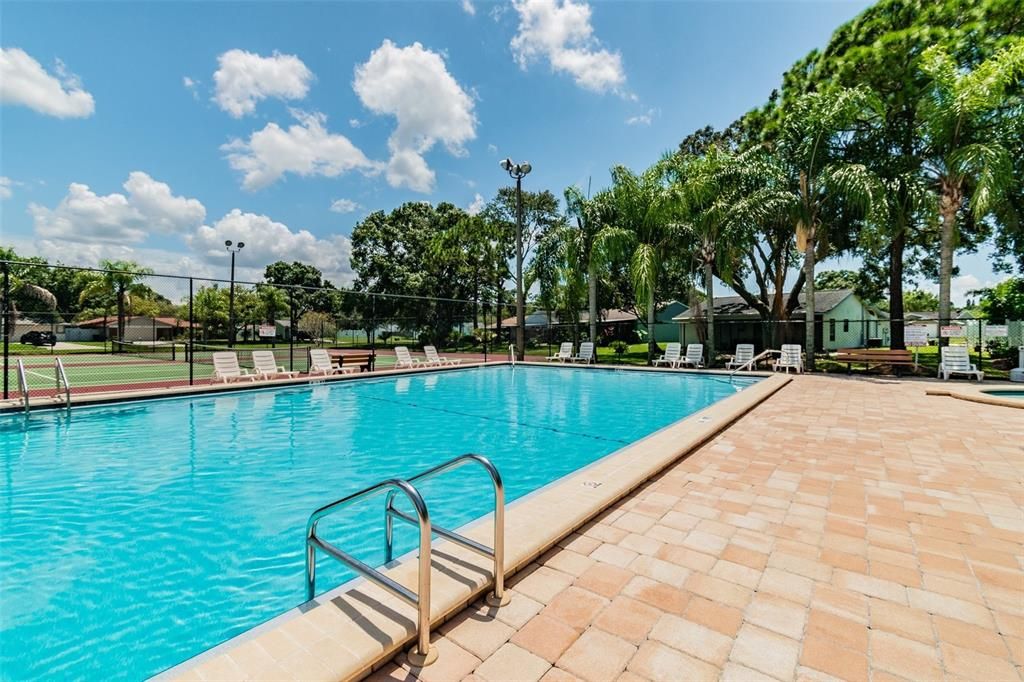 For Sale: $169,000 (2 beds, 2 baths, 915 Square Feet)