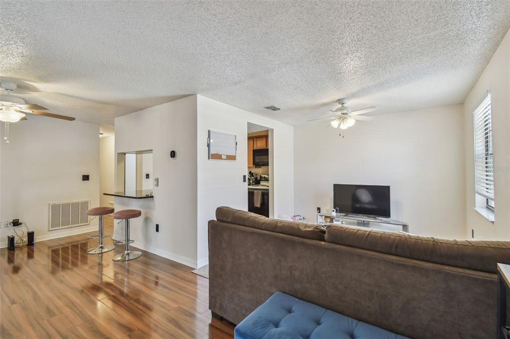 For Sale: $169,000 (2 beds, 2 baths, 915 Square Feet)