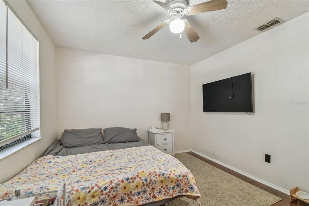 For Sale: $169,000 (2 beds, 2 baths, 915 Square Feet)