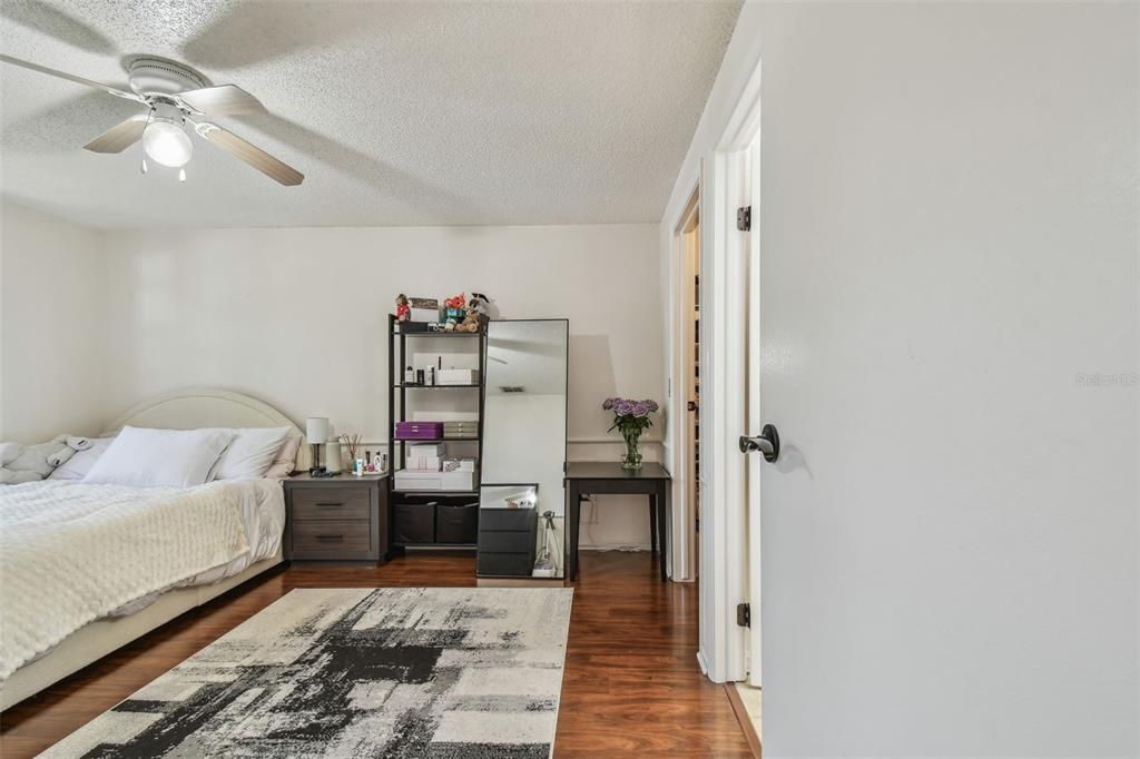 For Sale: $169,000 (2 beds, 2 baths, 915 Square Feet)