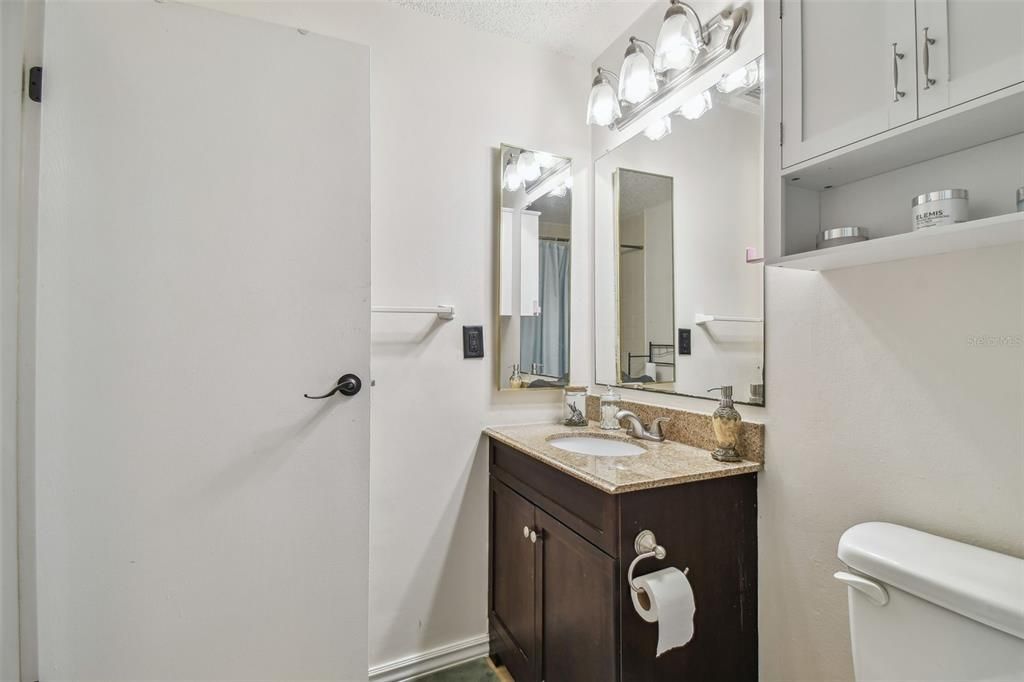 For Sale: $169,000 (2 beds, 2 baths, 915 Square Feet)