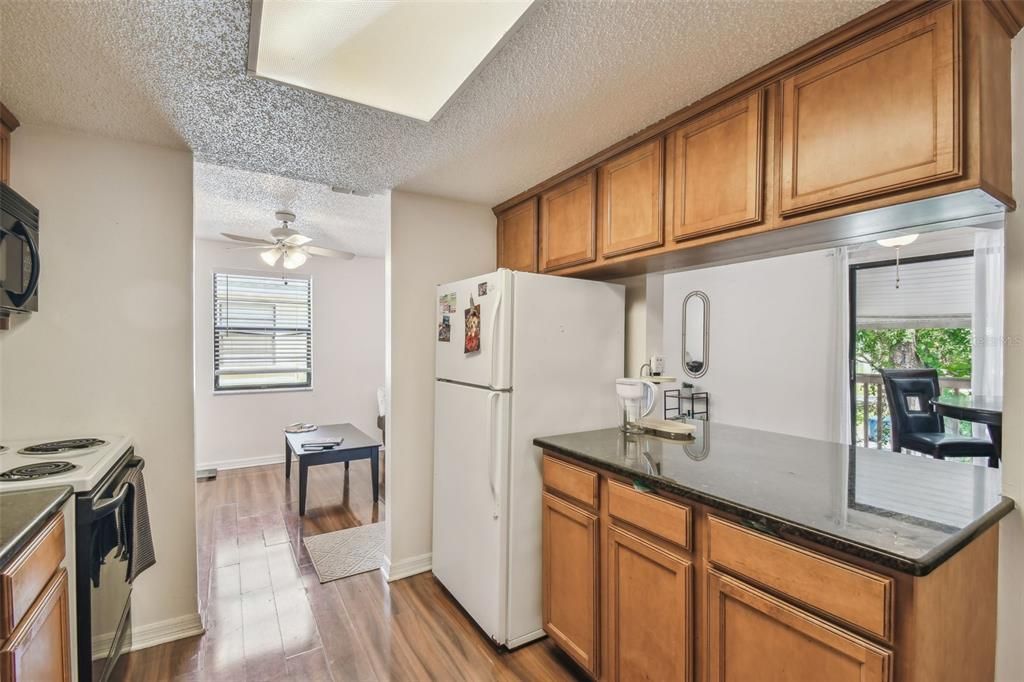 For Sale: $169,000 (2 beds, 2 baths, 915 Square Feet)