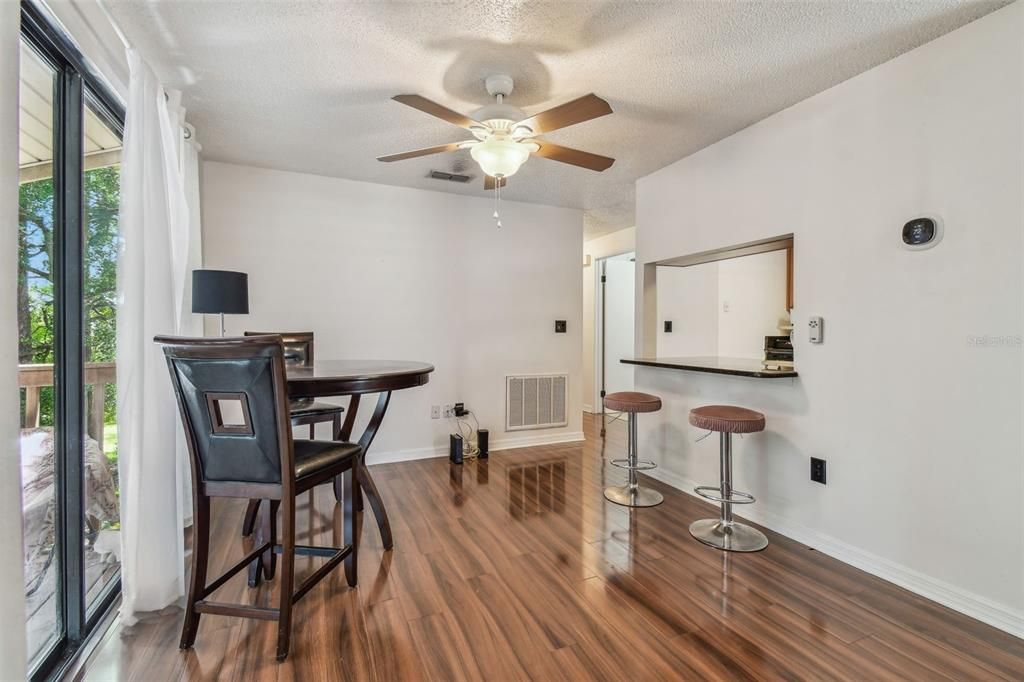 For Sale: $169,000 (2 beds, 2 baths, 915 Square Feet)