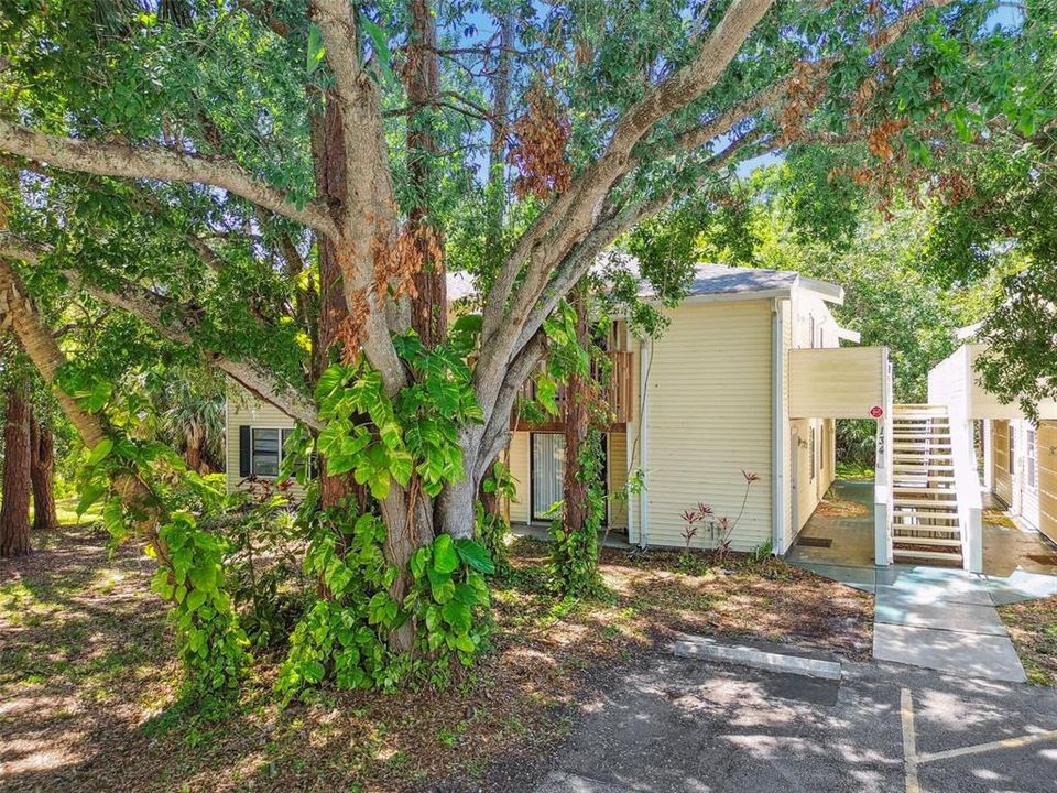 For Sale: $169,000 (2 beds, 2 baths, 915 Square Feet)