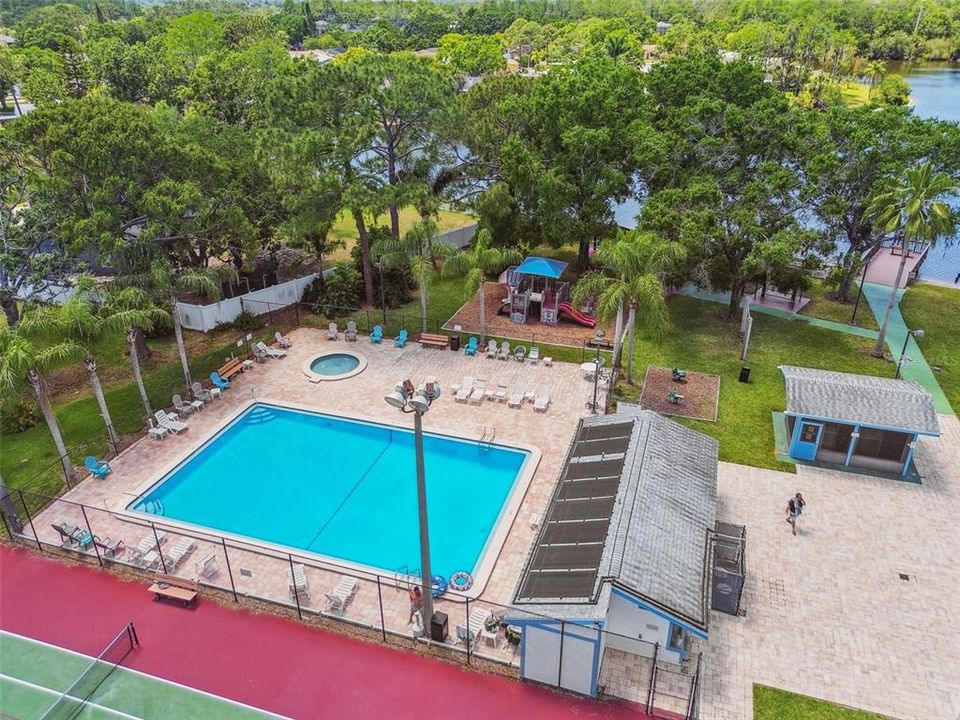 For Sale: $169,000 (2 beds, 2 baths, 915 Square Feet)