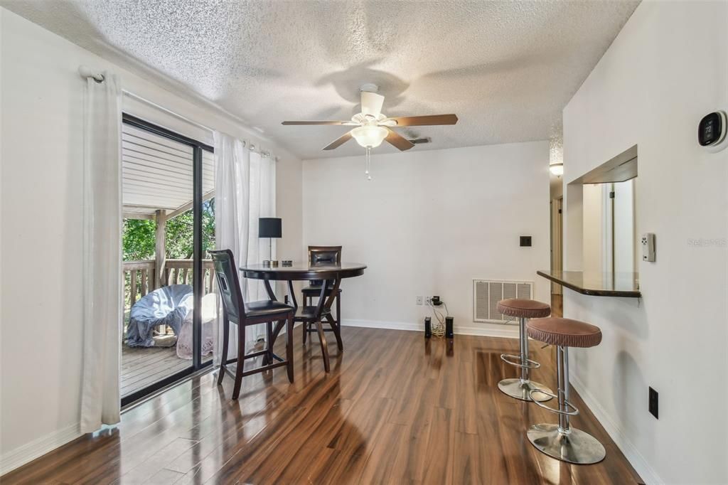 For Sale: $169,000 (2 beds, 2 baths, 915 Square Feet)