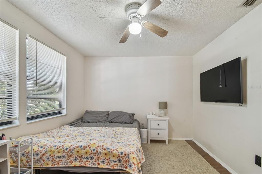 For Sale: $169,000 (2 beds, 2 baths, 915 Square Feet)