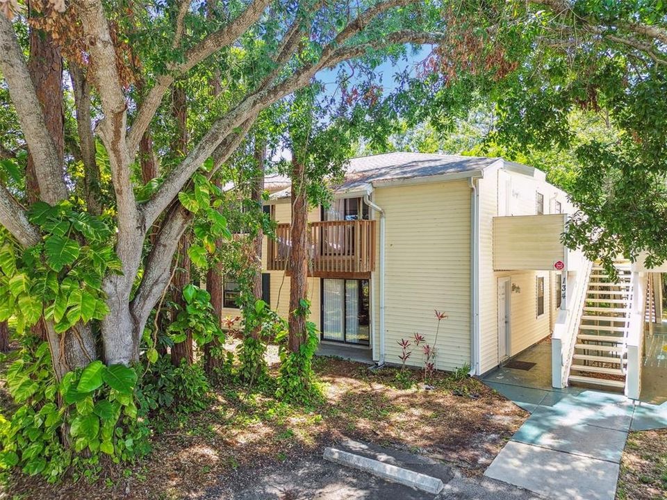 For Sale: $169,000 (2 beds, 2 baths, 915 Square Feet)