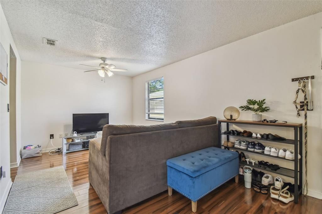 For Sale: $169,000 (2 beds, 2 baths, 915 Square Feet)