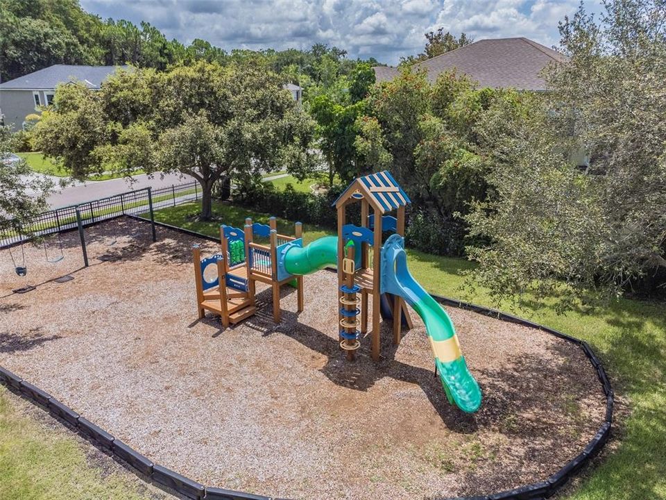 For Sale: $169,000 (2 beds, 2 baths, 915 Square Feet)