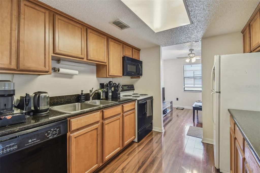 For Sale: $169,000 (2 beds, 2 baths, 915 Square Feet)