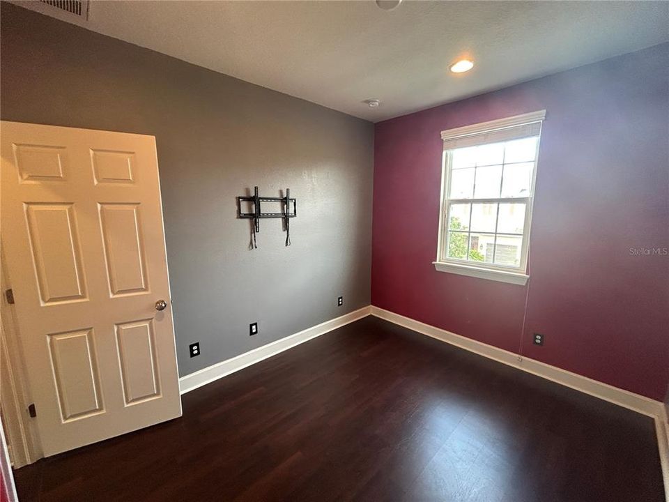 For Sale: $330,000 (3 beds, 2 baths, 1525 Square Feet)