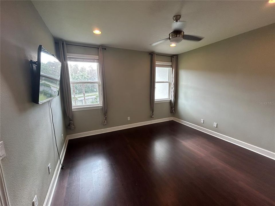 For Sale: $330,000 (3 beds, 2 baths, 1525 Square Feet)