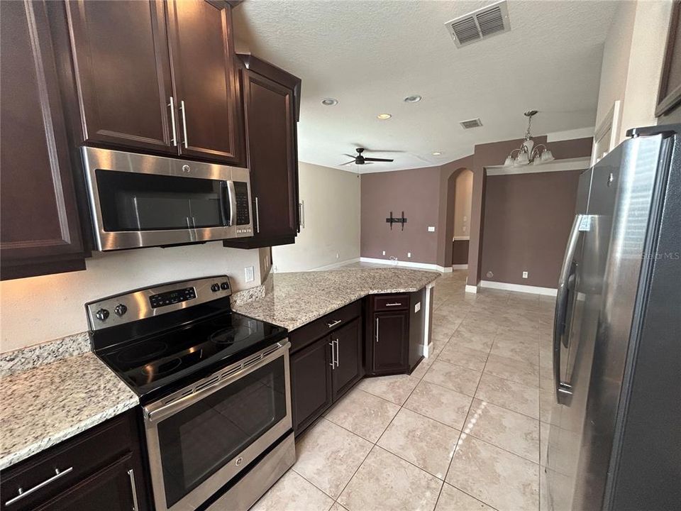 For Sale: $330,000 (3 beds, 2 baths, 1525 Square Feet)