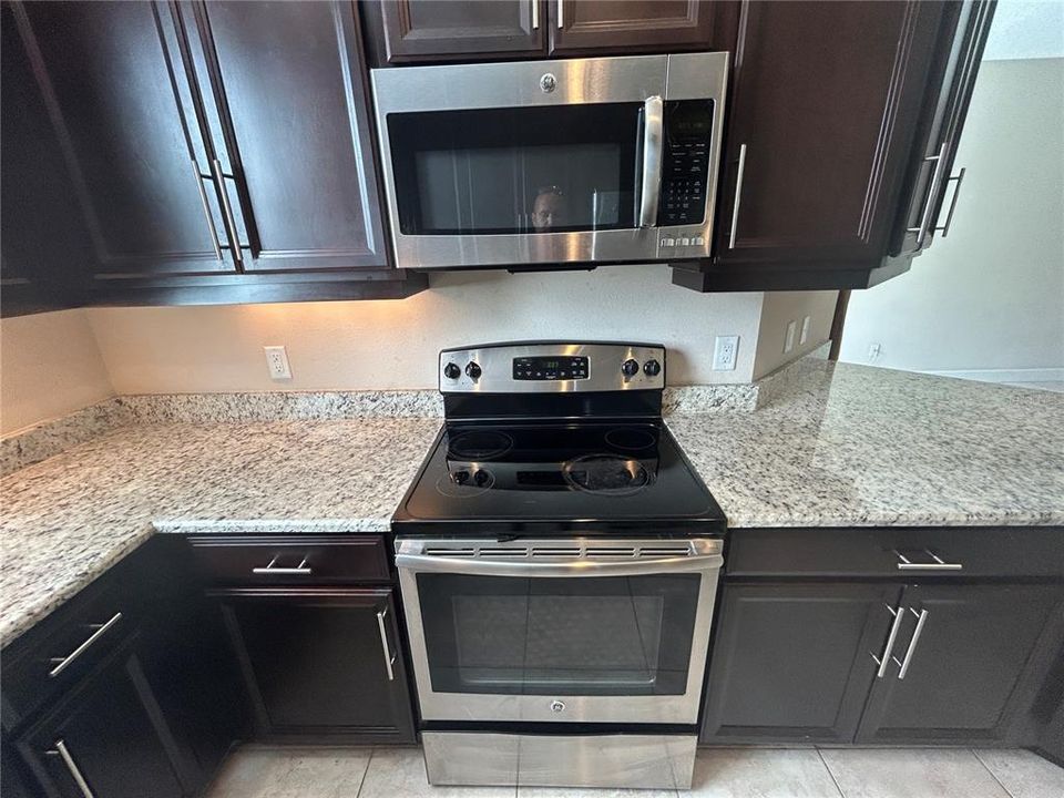 For Sale: $330,000 (3 beds, 2 baths, 1525 Square Feet)