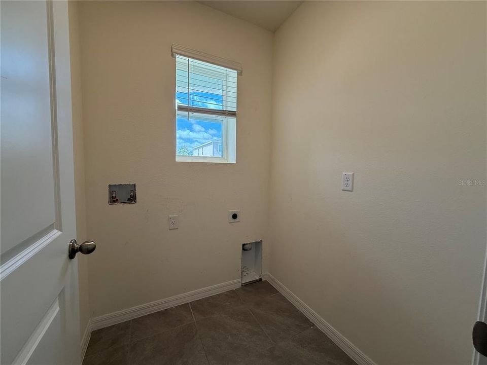 出租: $2,500 (3 贝兹, 2 浴室, 1566 平方英尺)