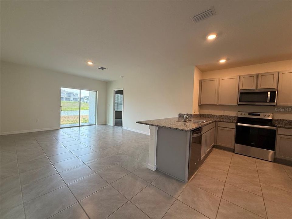 出租: $2,500 (3 贝兹, 2 浴室, 1566 平方英尺)