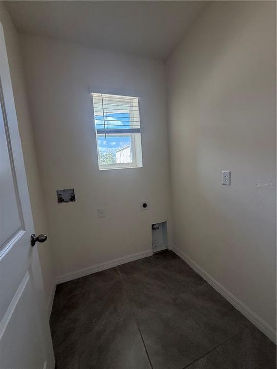 出租: $2,500 (3 贝兹, 2 浴室, 1566 平方英尺)