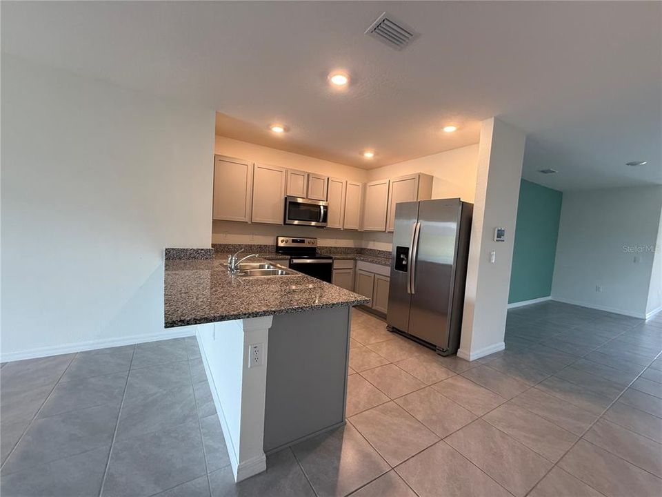 出租: $2,500 (3 贝兹, 2 浴室, 1566 平方英尺)