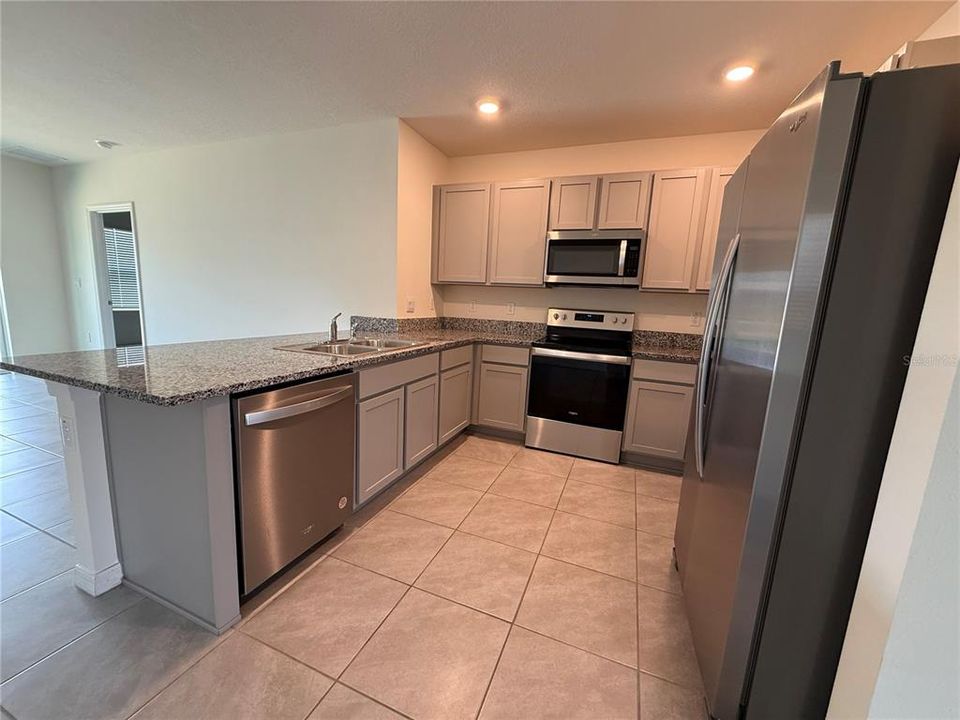 出租: $2,500 (3 贝兹, 2 浴室, 1566 平方英尺)