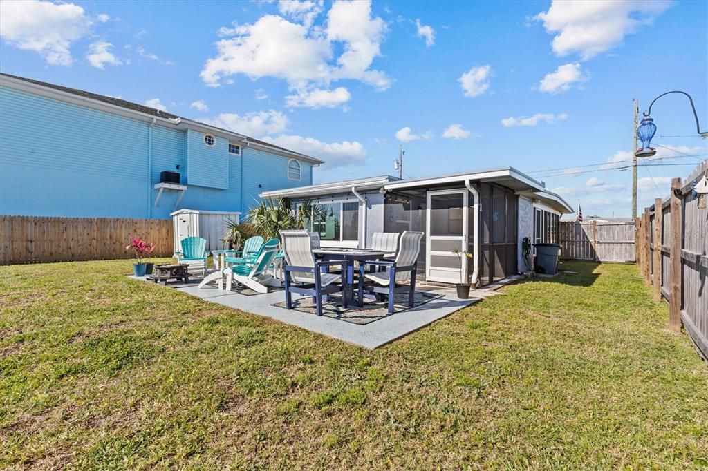 For Sale: $300,000 (2 beds, 1 baths, 1028 Square Feet)