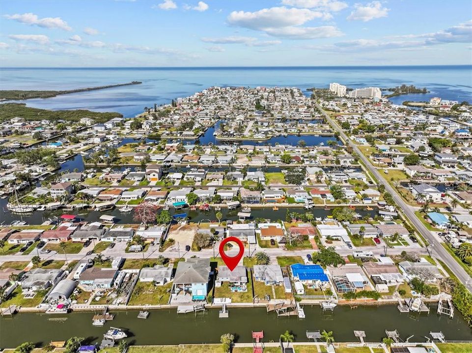 For Sale: $300,000 (2 beds, 1 baths, 1028 Square Feet)