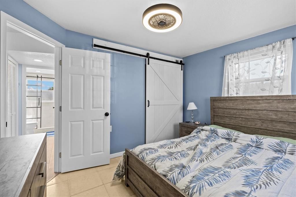 For Sale: $300,000 (2 beds, 1 baths, 1028 Square Feet)