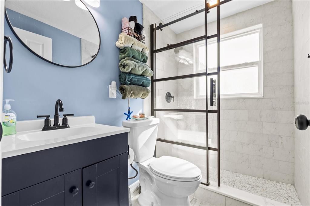 For Sale: $300,000 (2 beds, 1 baths, 1028 Square Feet)