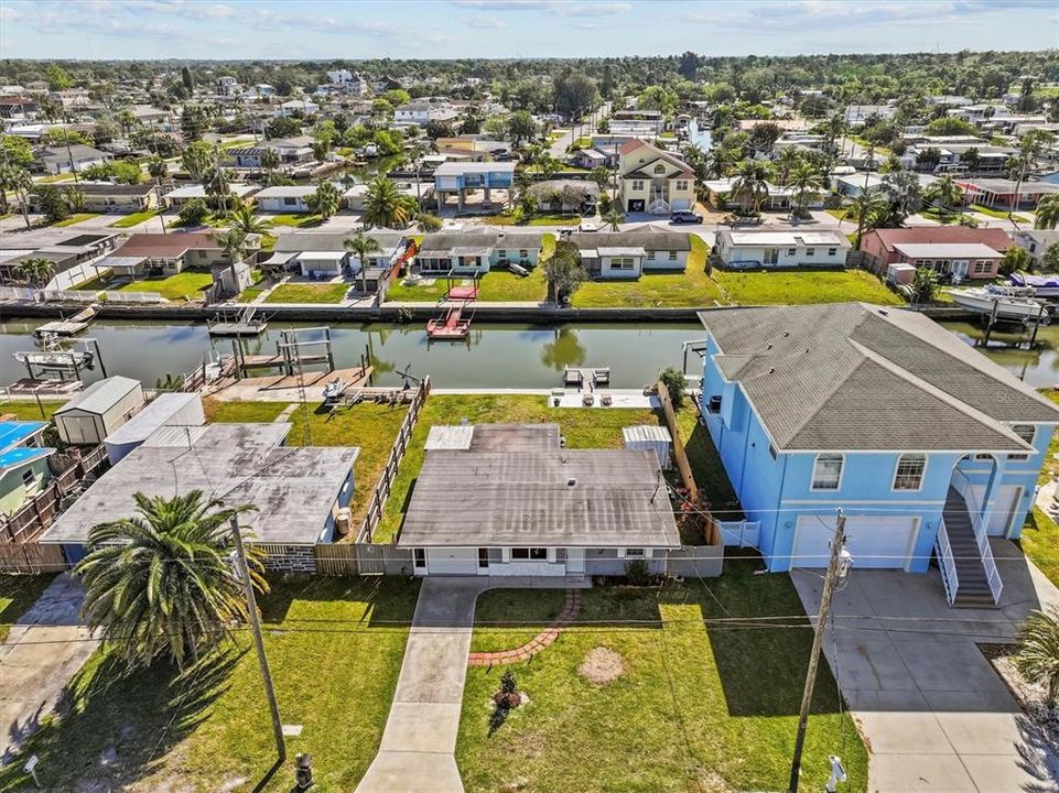 For Sale: $300,000 (2 beds, 1 baths, 1028 Square Feet)