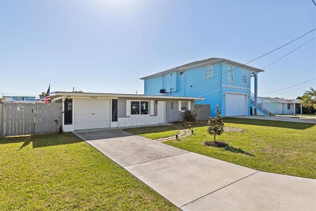 For Sale: $300,000 (2 beds, 1 baths, 1028 Square Feet)