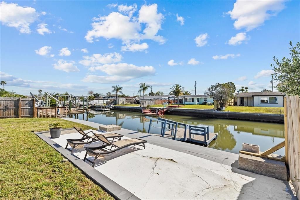 For Sale: $300,000 (2 beds, 1 baths, 1028 Square Feet)