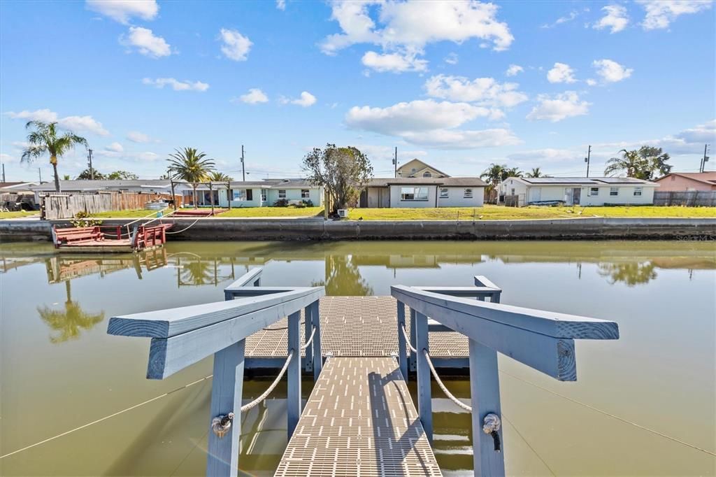 For Sale: $300,000 (2 beds, 1 baths, 1028 Square Feet)