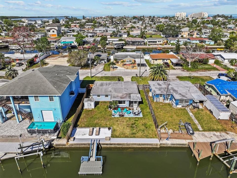 For Sale: $300,000 (2 beds, 1 baths, 1028 Square Feet)