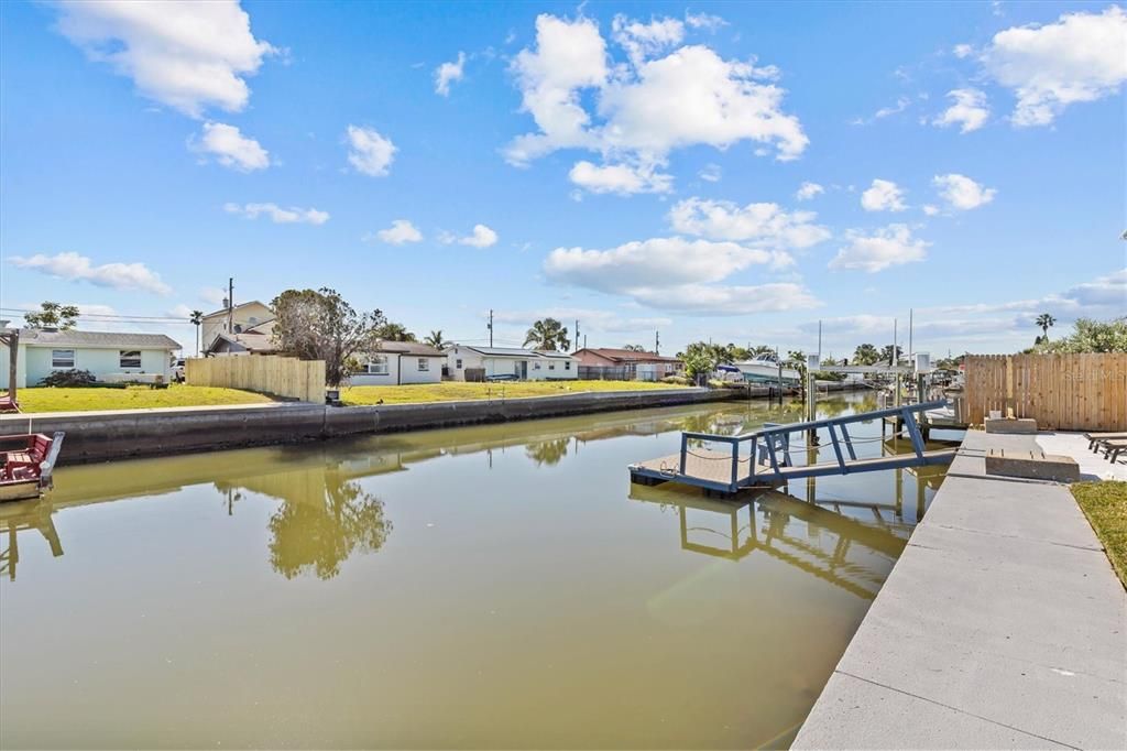 For Sale: $300,000 (2 beds, 1 baths, 1028 Square Feet)