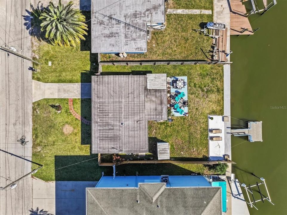 For Sale: $300,000 (2 beds, 1 baths, 1028 Square Feet)