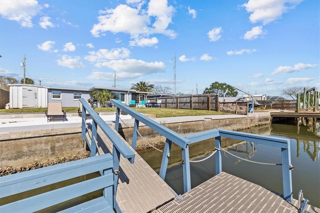 For Sale: $300,000 (2 beds, 1 baths, 1028 Square Feet)