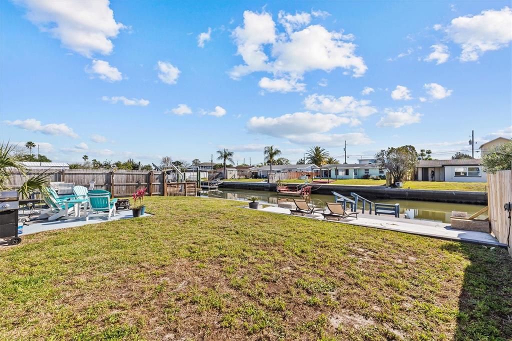 For Sale: $300,000 (2 beds, 1 baths, 1028 Square Feet)