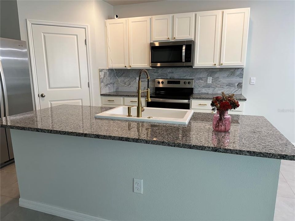 En Renta: $3,000 (5 camas, 3 baños, 2674 Pies cuadrados)