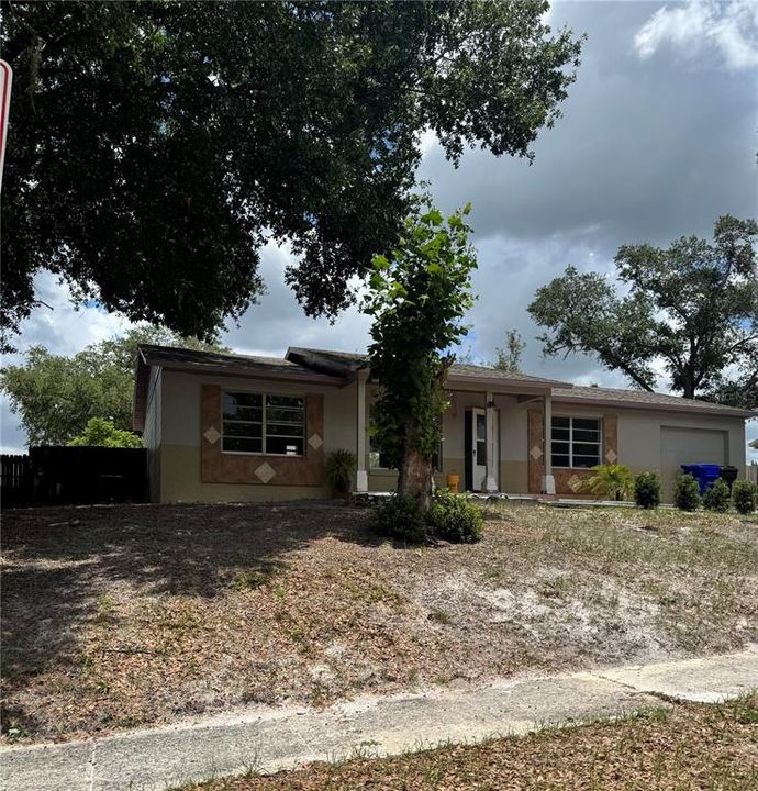 Active With Contract: $240,000 (3 beds, 2 baths, 1066 Square Feet)