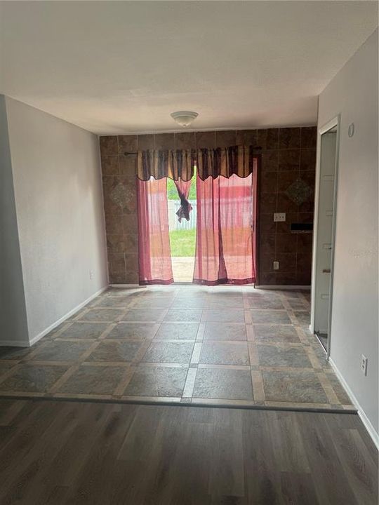 Active With Contract: $240,000 (3 beds, 2 baths, 1066 Square Feet)